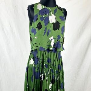 New wTag Taylor Dress 8 Green with White Black Flowers Pleated Skirt Sleeveless